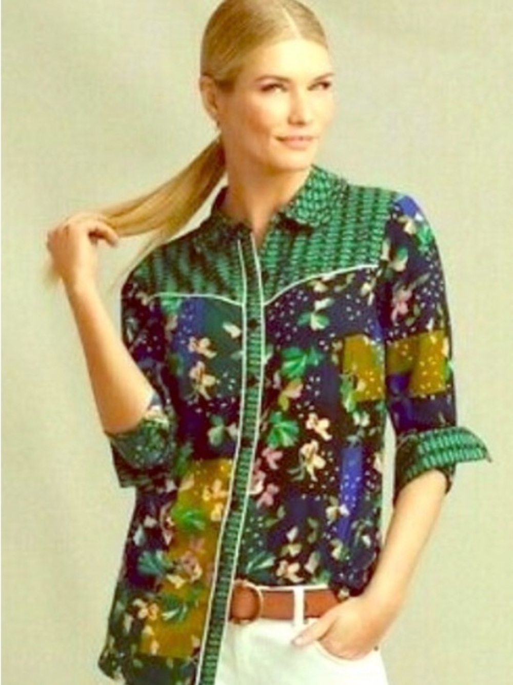CAbi Bronco Blouse #5520 Medium.
Western Asian Boutique Vibe